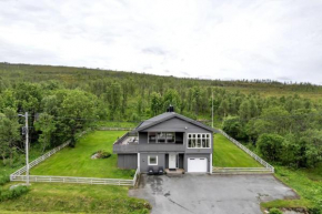 Four bedroom house with sauna in the Lyngen Alps